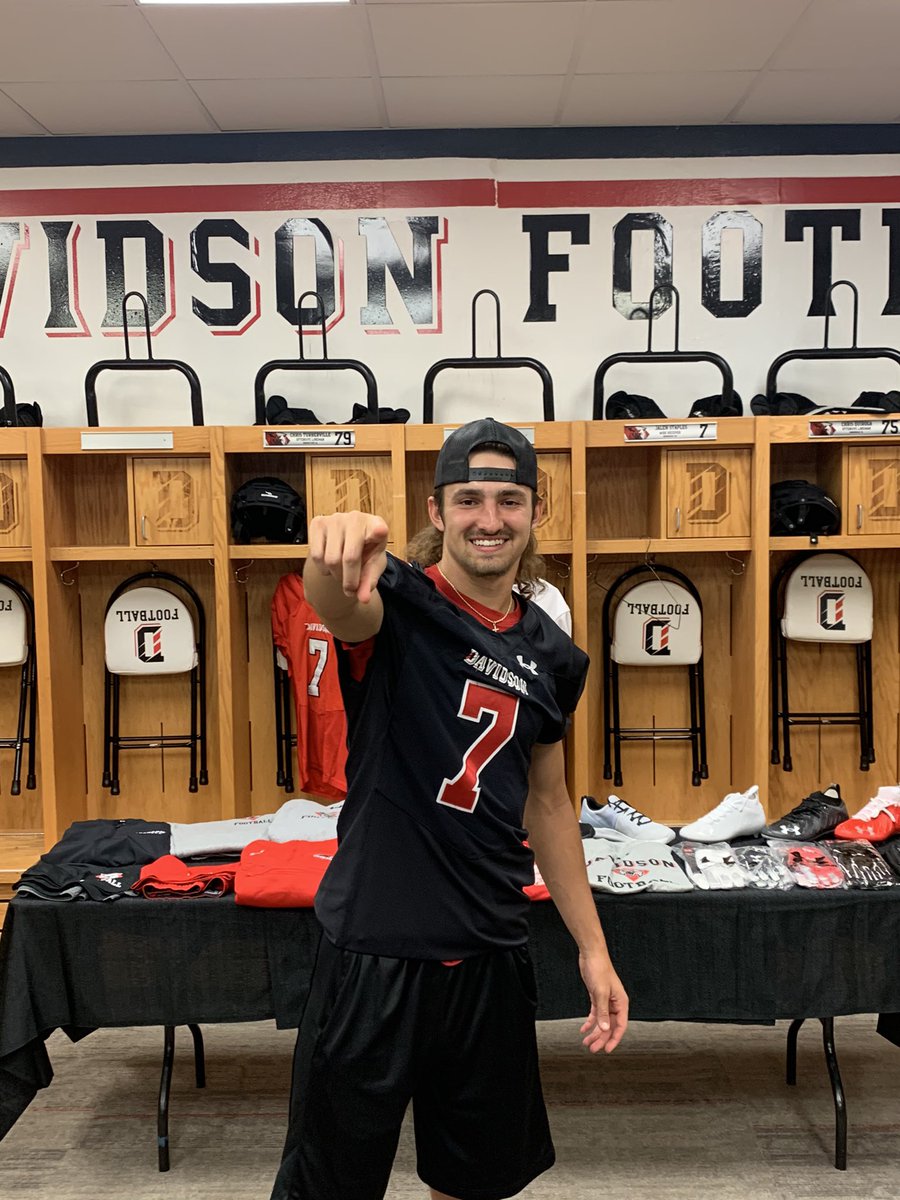 dehart_parker's tweet photo. Had a great time at Davidson this afternoon. Thank you @_Coach_Hof for showing me around campus! https://t.co/YTc6dkHaDQ