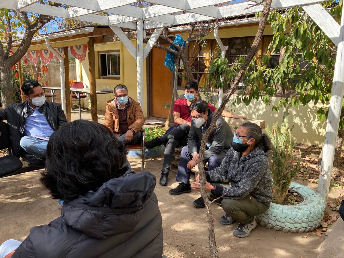 Estamos en Petorca junto agrupaciones de APRs, de Mujeres Modatima, y autoridadades electas escuchando a Verónica Vilches quien nos cuenta sobre los hostigamientos y amenazas recibidas estos días. No estás sola compañera #PorElDerechoAlAgua