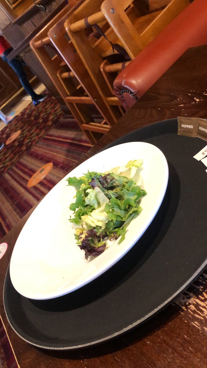 That moment you’re in a <a href="/greeneking/">Greene King</a> and the starters arrive before drinks even turn up when ordered at the same time. Really wanted a dry garlic bread without a drink 👍🏻👍🏻👍🏻