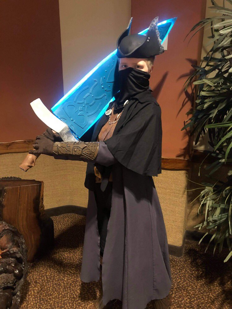 DisloyalCosplay tweet picture