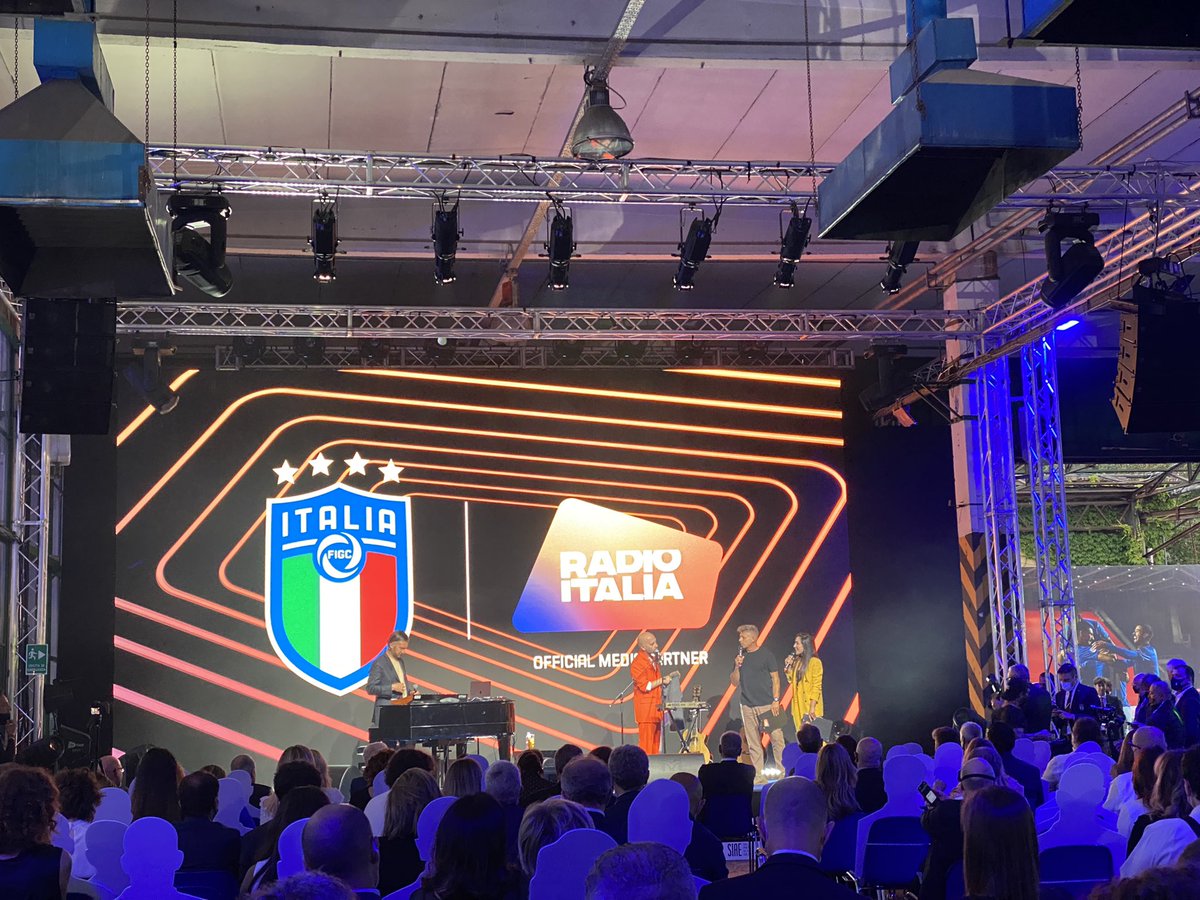 SeclanSrl's tweet photo. Direttamente da #CasaAzzurri in diretta live @RadioItalia il concerto dei #Negramaro per la serata d’Inaugurazione #figc https://t.co/cSkalD2kKZ