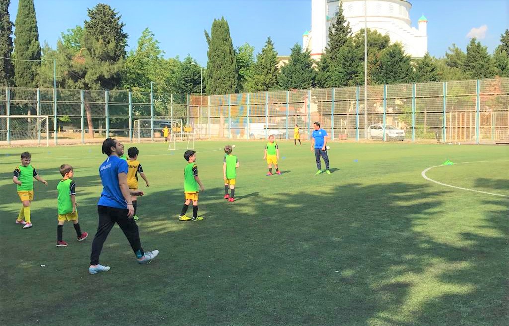 📌 Futbol akademimiz sahaya indi !

Futbol akademisi antrenmanlarımız, kısıtlamaların kalkması ile çalışmalarına başladı.