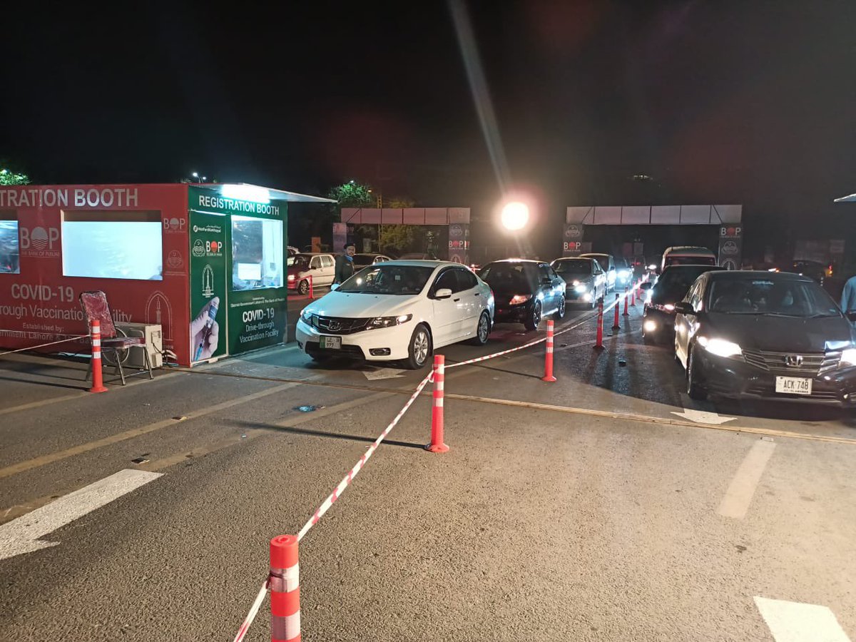zafar_masud's tweet photo. Masha’Allah, exceptional response at drive through vaccination centre in Lahore. In first two days (12-hours in total), almost 1200 people got vaccinated; momentum is building. See attached latest pictures from this evening @DCLahore @thebankofpunjab @boptaqwa @ReformingPunjab https://t.co/NF7szlIeVK
