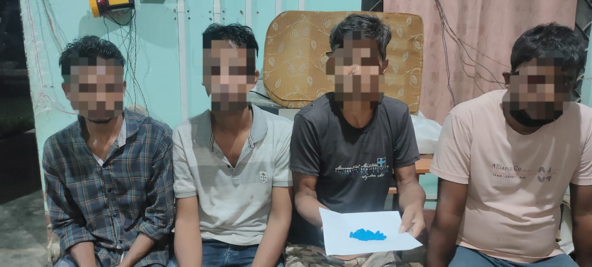 Based on secret input in search ops four drug peddlers arrested in Bihubor area at Assam- Nagaland border. 18 nos of Sampex capsule recovered. Legal action on. 
#WarOnDrugs 
#AssamSaysNoToDrugs

 @assampolice 
@DGPAssamPolice 
@gpsinghassam 
@lrbishnoiassam 
@HardiSpeaks