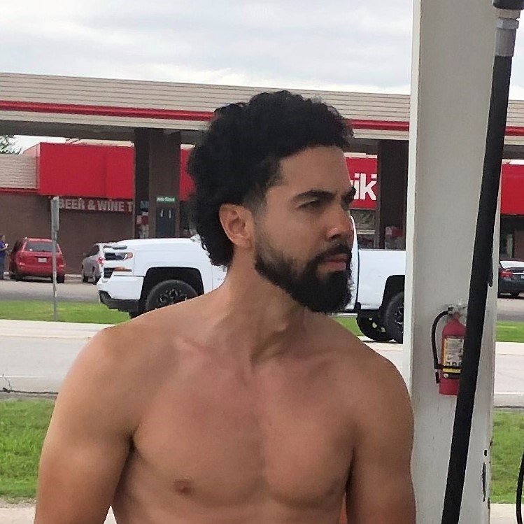 HaltomCityPD's tweet photo. Help us identify this suspect!
This guy was overheard making lewd comments to a female customer at a local gas station.  When the clerk asked him to stop, our suspect lost both his shirt and his cool.  The suspect decided to up the "not cool" ante by punching the clerk. https://t.co/cytPSZQ8U0
