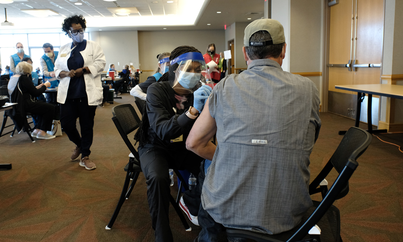 The University of Missouri–St. Louis is partnering with the St. Louis County Department of Public Health to serve as a COVID-19 vaccination site beginning Friday and running through the end of July. blogs.umsl.edu/news/2021/06/0…