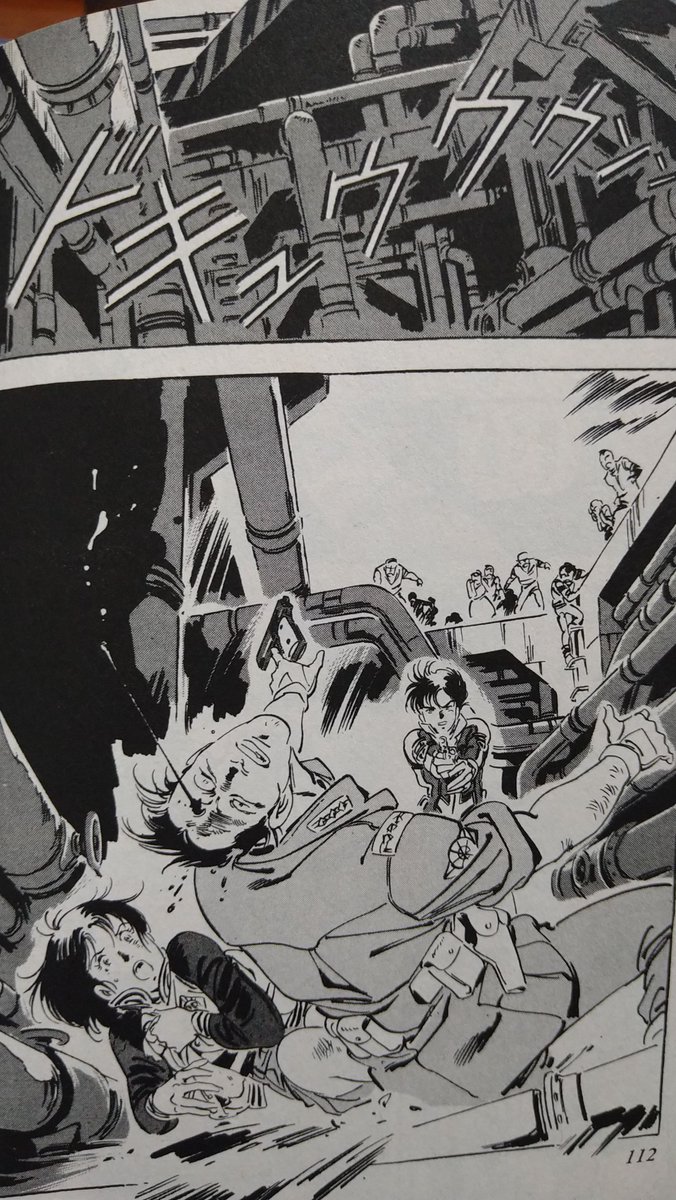 この、丘の上に一台出てきてからそれに伴って残りが出てきて丘を駆け下りてくる感じの流れとかさぁ。
大質量の車両が手前に押し迫ってくる感じとかさぁ。
BGオンリーに一発の銃声から、被害者、加害者、助けに来た主人公、野次馬、の全部が1カットにあって説明できる絵とかさぁ。 