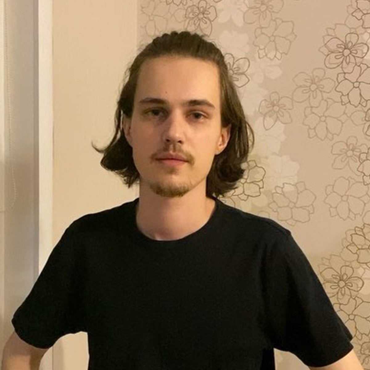 саша долгополов комик 2023. саша долгополов. долгополов небинарный. александр долгополов комик. александр долгополов 2023.