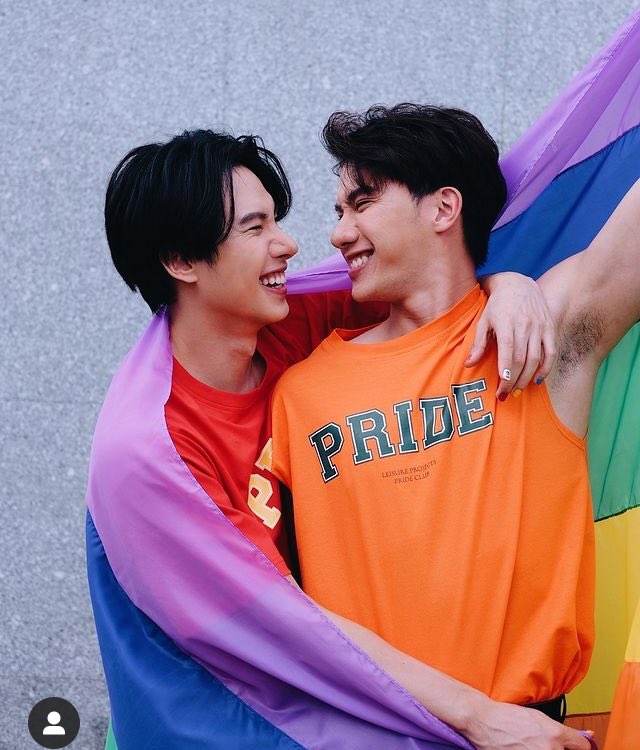 afrvsdd's tweet photo. Maxtul sektörün başına gelmiş en güzel şey olabilir #maxtul #MaxTul #maxtul_weloveyou #maxtulpride #pride #Pride2021 #PrideMonth #max #Tul_Pakorn #maxiiin_ ❤️❤️❤️ https://t.co/YQZSau2Nho