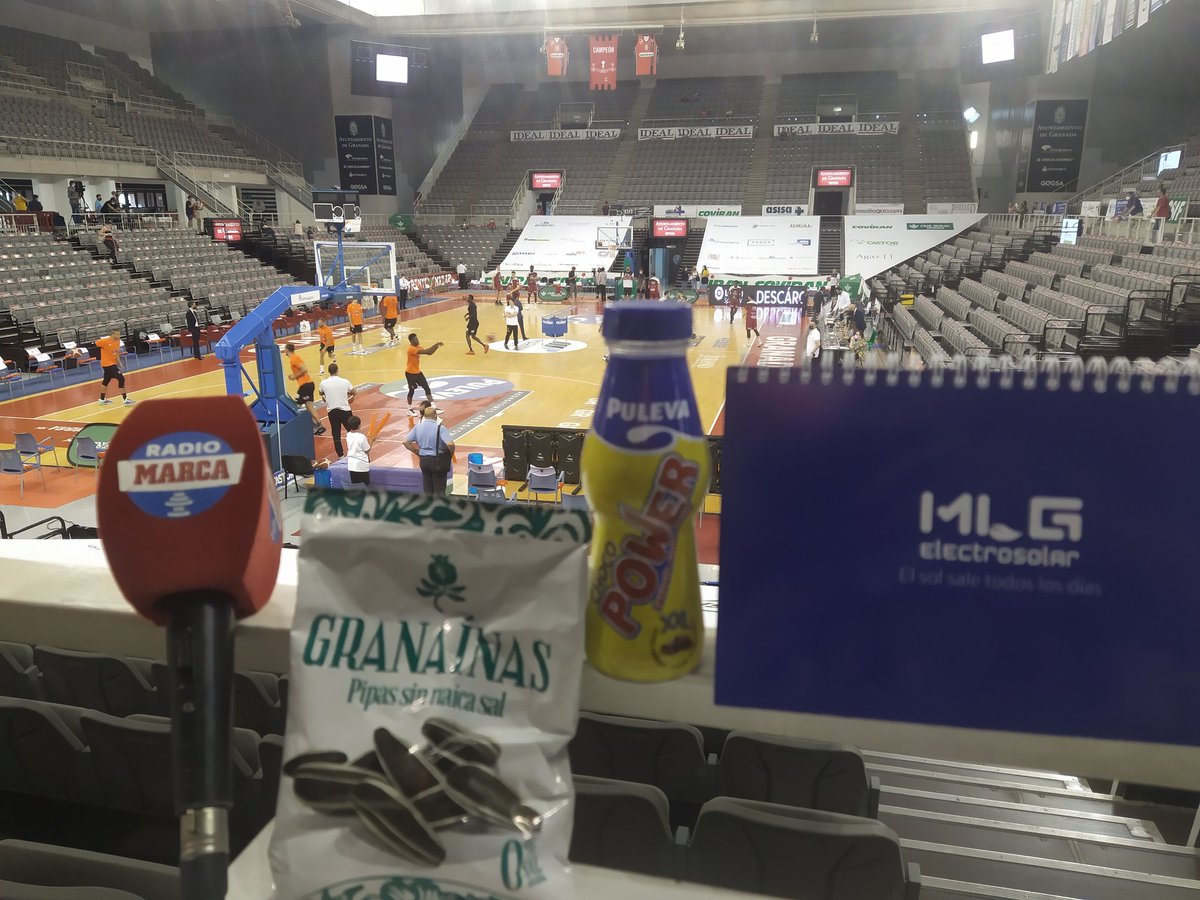 rmarcagranada's tweet photo. ¡Ya estamos en el Palacioooooo!
Para contar otra noche histórica 🙏🤞 Tenemos nuestras @PipasGranainas, nuestro @puleva #Chocopower, el almanaque de @MLGELECTROSOLAR para apuntar el día de hoy, y toda vuestra energía.
💪 Vamosssss @FundacionCBG https://t.co/4dA59nv4LX