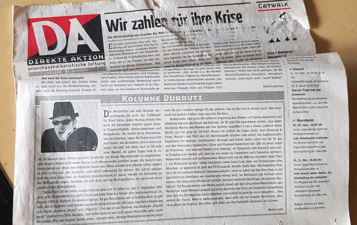 verbrecherei's tweet photo. 1 Woche – 1 Autor*in.
In dieser Woche zeigen wir Bilder aus dem Leben von @MarkusLiske.
Von 2005-11 hatte Liske in Direkte Aktion die Kolumne "Durruti", in der er auch die eigene Szene nicht schonte.
Mehr Liske: https://t.co/REUWl3IgvU
#autor_innenwoche #authorsweek #markusliske https://t.co/PX1BAZSous
