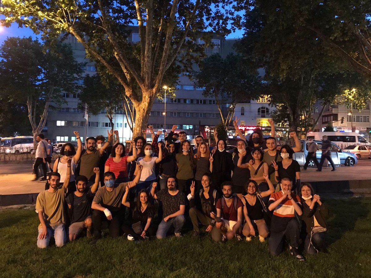 Arkadaşlarımız serbest. Mafya devlet devrime yenilecek!