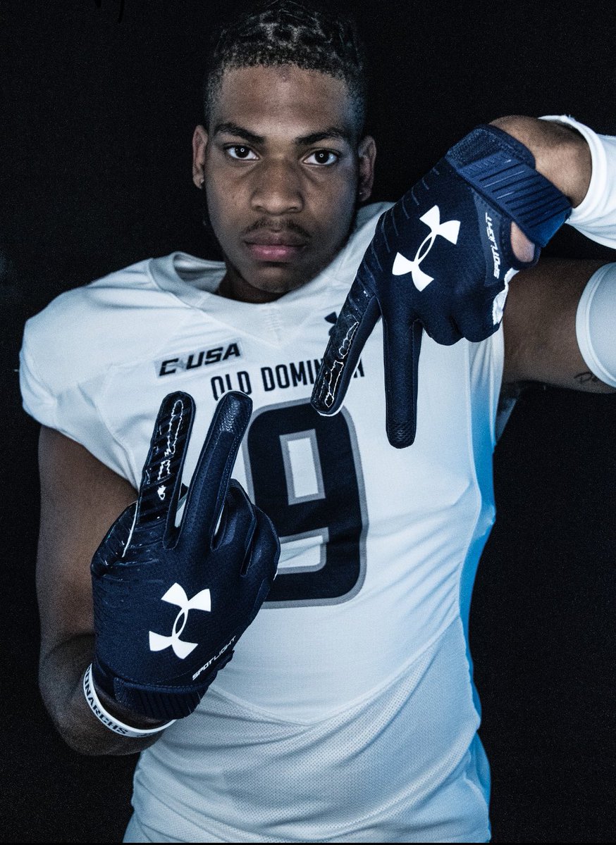 CozWon's tweet photo. Quiet on the set!… From Pepsi Blue @KempsvilleFB to Jay-Z Blue @ODUFootball … JUST A KID @spwidawhite from VA. Staying HOME!.. WELCOME TO O-BLOCK‼️#NORFOLKCITY #757 #RIEGNON #COMMITTED #WINYOURBACKYARD 🔵⚪️🔵⚪️ https://t.co/t8630H5X5V
