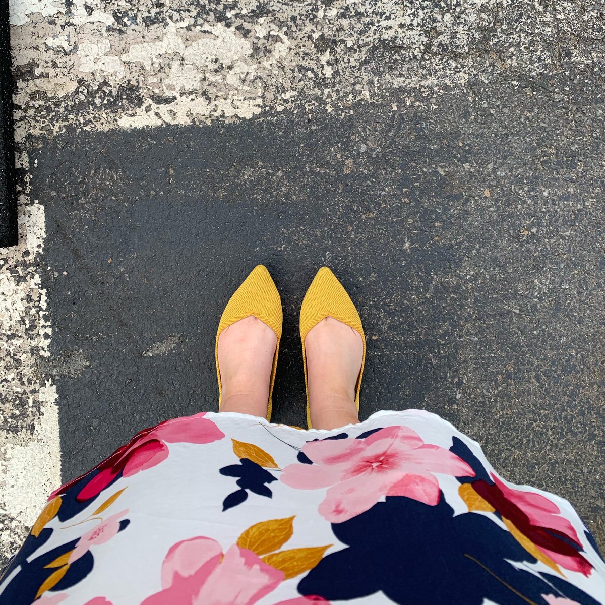 rothysinthewild's tweet photo. Loving the high/low of this @OldNavy dress with my marigold @rothys points. #rothysinthewild #rothys #rothyscouponcode #rothysatwork https://t.co/94FTbxZwtc