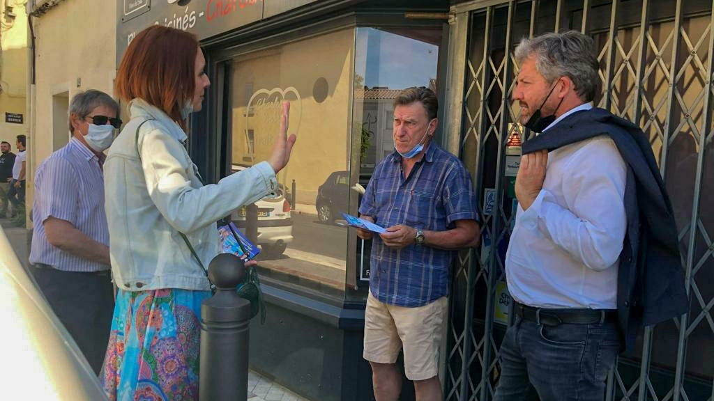 SantelliThierry's tweet photo. Nous avons terminé cette journée de campagne en allant présenter notre projet (lien vers notre programme ➡️https://t.co/mAj4fIY7YN) aux habitants et commerçants du quartier de #StLoup.
Avec ma binôme @DevauxAlison.
#Départementales2021 https://t.co/0lDriJShX4
