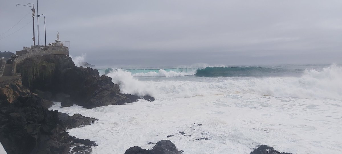 Fuertes Marejadas en el litoral de los poetas #Imagen de <a href="/cartagena_chile/">Cartagena de Chile</a> .. @CartagenaCambia <a href="/Off_Valpo/">ex-Marino</a> <a href="/Capuertovalp/">Capuerto Valparaíso 🇨🇱🇨🇱🇨🇱</a> <a href="/iMetGeo/">Clima Valparaíso</a> <a href="/climasantiago/">Tiempo en Santiago</a> @ELTIEMPOCHV <a href="/gonzaloramirex/">Gonzalo Ramírez Troncoso</a> <a href="/24HorasTVN/">24 Horas</a> <a href="/Cp_Quintero/">CapuertoQuintero</a> <a href="/Armada_Chile/">Armada de Chile</a> <a href="/Servimet_Armada/">Servicio Meteorológico de la Armada de Chile</a> <a href="/DGTM_Chile/">DIRECTEMAR - Armada de Chile</a> <a href="/vmartinezl/">Veronica Martinez L.</a> <a href="/SFCont/">𝓟𝓪𝓻𝓴𝓮𝓻💧ツ</a>