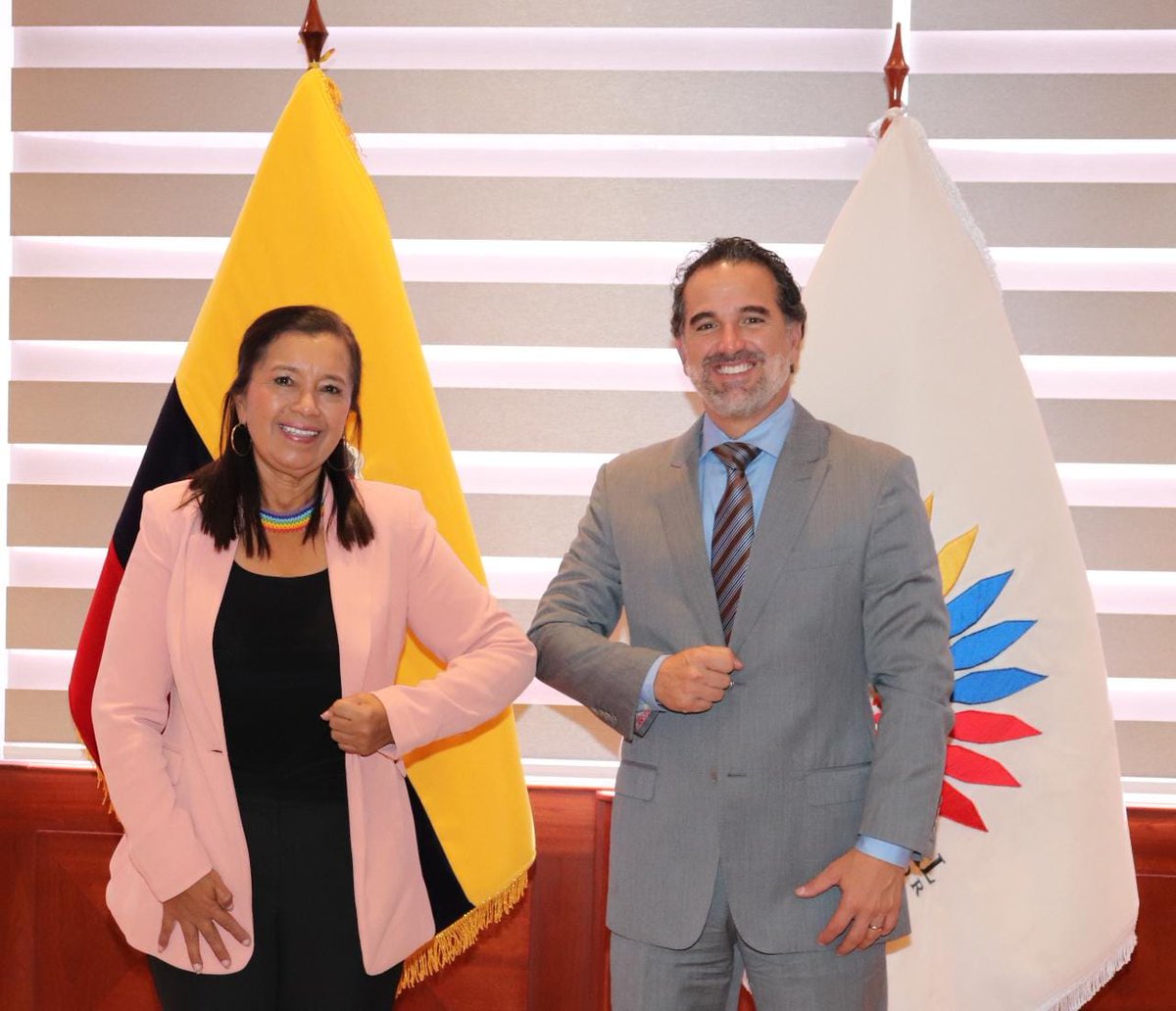 EcuadorMAE's tweet photo. El Ministro @GustavoManriq_M mantuvo una reunión con la Presidenta @AsambleaEcuador,  @GuadalupeLlori, con quien dialogó sobre la #TransiciónEcológica en 🇪🇨 hacia donde avanza el #GobiernoDelEncuentro, una política pública liderada por esta Cartera de Estado. #JuntosLoLogramos https://t.co/BmaZ3cx8Fe