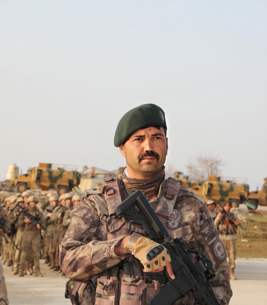 Ardından kırk köpek havlatmayan kurt, kurt değildir...

#YaşarUzunyalnızdeğildir