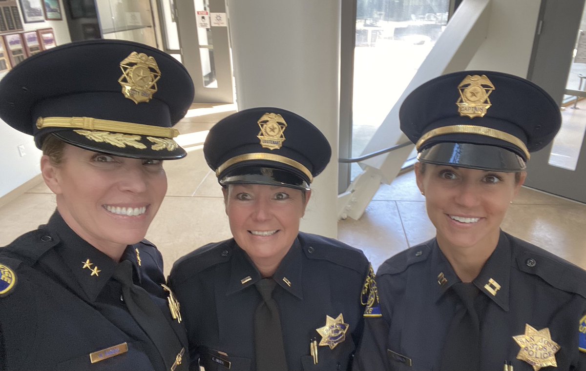 RandolSjpd's tweet photo. We have a vision &amp; a goal ~ plus a commitment to our community to increase the number of women in LE. Captain Tibaldi and Lt Anaya have reach the incredible milestone of 33% women in our next Academy! To say I’m proud is an understatement! @NAWLEE @WLLEsymposium https://t.co/NEZbPPMco8