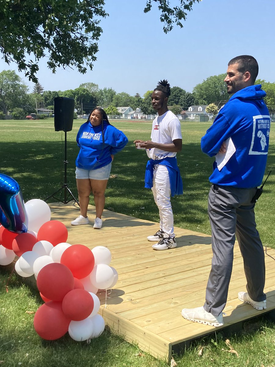 DouglassCampus's tweet photo. Student voice showcase! They are our future and our future is bright! 😎☀️ #studentvoicecommittee #northeastpanthers #pantherpride https://t.co/Mn1uLGeT8o