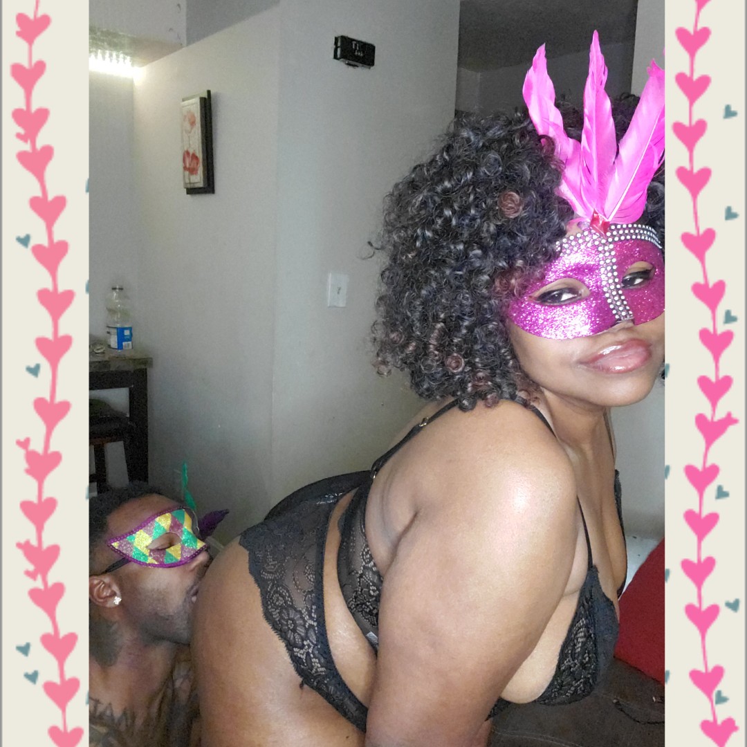https://t.co/eSwdTLSuh7 Oop who dat woman? https://t.co/4RQ3XNUZ7L