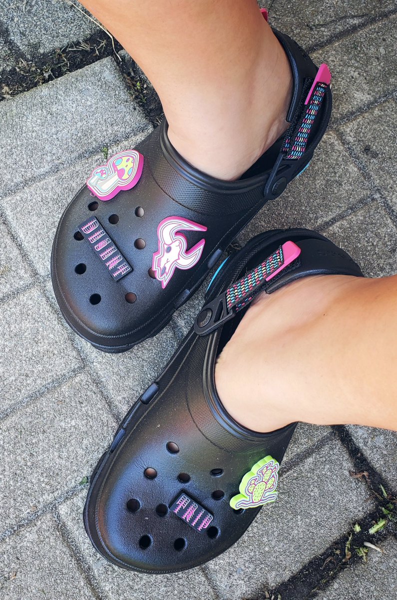 ra_quel_quel's tweet photo. Got to snatch up these Limited Edition All Terrain Desert Trip @Crocs ! π₯π₯π₯
This is pair #99! I'm well over 100 so I plan on doing another whole collection picture soon π #CrocsQueen #Crocs https://t.co/re9Mgmq7a6