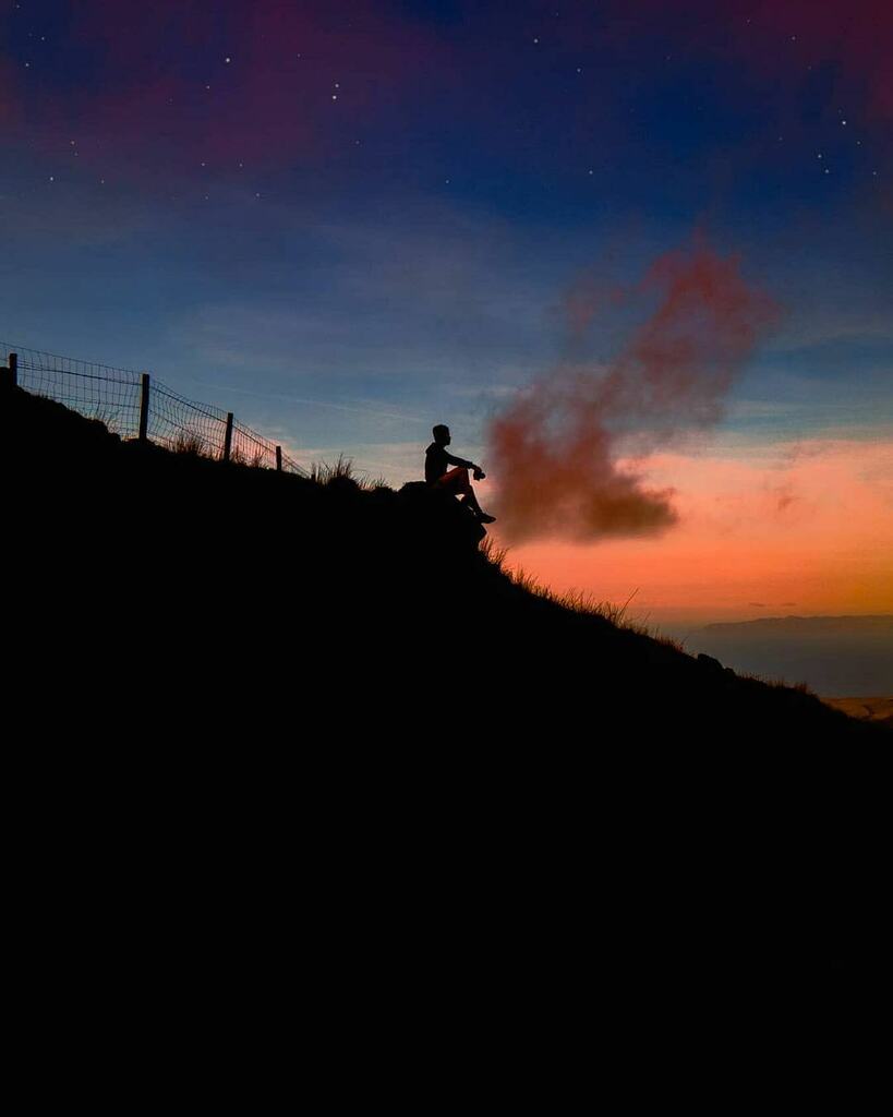 AzoresWhatElse's tweet image. Photo by @shoot4ward The season of siting back watching the stars. 
. 
#visual_square #shooters_pt  #focus_pt #click2inspire #faded_world #raw_portugal #azorestrip #exploringazores
.
#Repost #AzoresWhatElse #Azores #Açores #Portugal #View #Travel #Nature