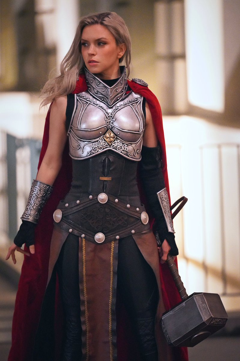 cosplay_heart's tweet photo. Who else is excited for the premiere of the @LokiOfficial series!? I saw the first two episodes and I cannot WAIT for the rest!

📸 set by @GeekStrongTV 

#thor #mightythor #cosplay #armor #loki  #LokiWednesdays #TomHiddleston #marvelstudiosl https://t.co/qeXeLIExhF