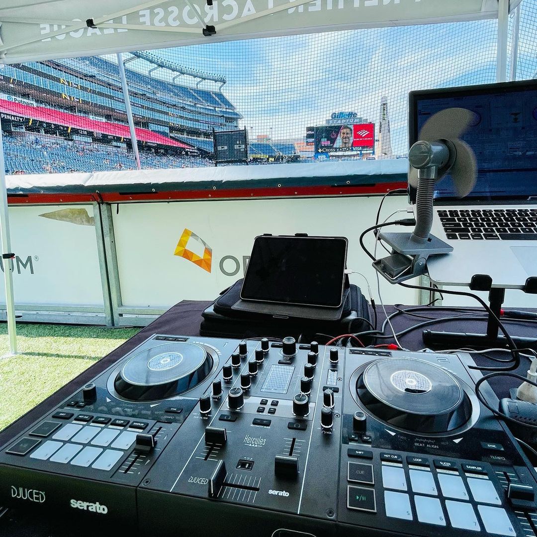 herculesaudio's tweet photo. "What a weekend it was at @GilletteStadium ! 5 🥍 games Friday through Sunday at one of the most beautiful 🏟’s in the 🌎".
@DJMIKESINCERE Thanks for sharing your amazing dj set with the #DJControlInpulse500.

😍 We're glad it's served you well during your tour! 🙏🎶 https://t.co/tpJogSVQEA