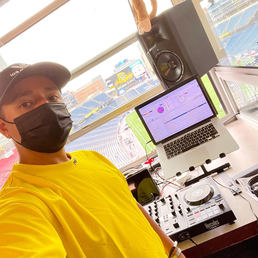 herculesaudio's tweet photo. "What a weekend it was at @GilletteStadium ! 5 🥍 games Friday through Sunday at one of the most beautiful 🏟’s in the 🌎".
@DJMIKESINCERE Thanks for sharing your amazing dj set with the #DJControlInpulse500.

😍 We're glad it's served you well during your tour! 🙏🎶 https://t.co/tpJogSVQEA