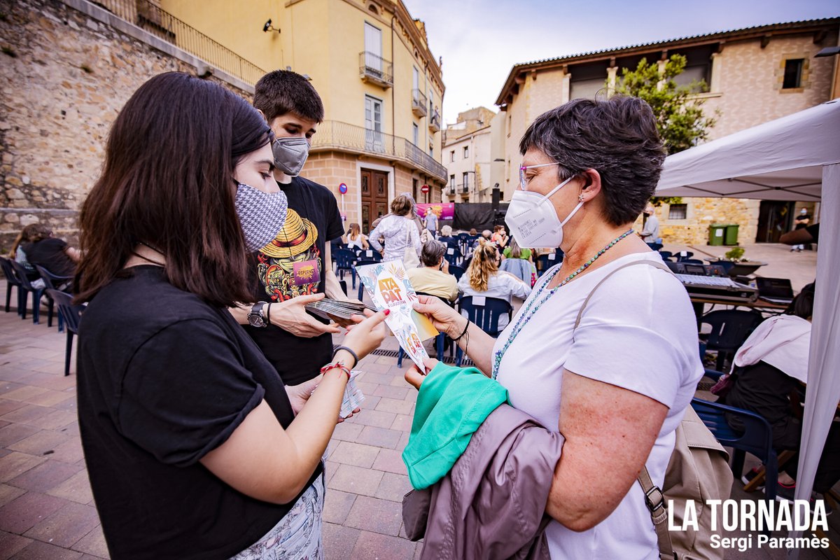 FestEspurnes's tweet photo. Aquest cap de setmana es posa en marxa la ruta de tapes #atapat a Llagostera!
Durant el Festival Espurnes vam repartir 200 vals per aconseguir tapes gratuïtes als bars adherits a la campanya!
👉 Tota la informació: https://t.co/tozNrZlY0z
📸: @furalabfoto https://t.co/0Pe4WL6cb4