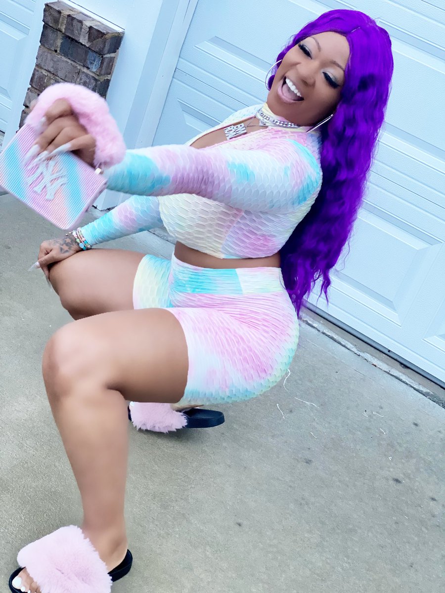 enviroyal's tweet photo. I will NEVER apologize for being who tf I am, so think or say whatever th you want about me n stand on it!—Envi R.💜🌸💜 #enviroyal #wednesday #twitterfamous #hellospring #purplehair #piccollage https://t.co/45g7E3D6Yp