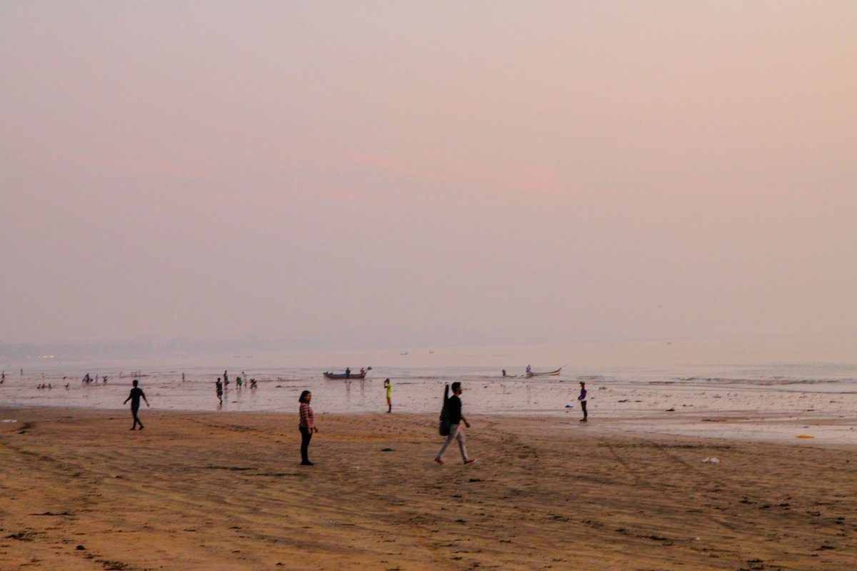 AjeebAurat's tweet image. #KadaloraTwitter is gladdening my heart 💙🙏🏼💜  here is #versovabeach - I miss home 😥 #bombay #Andheri #versova
