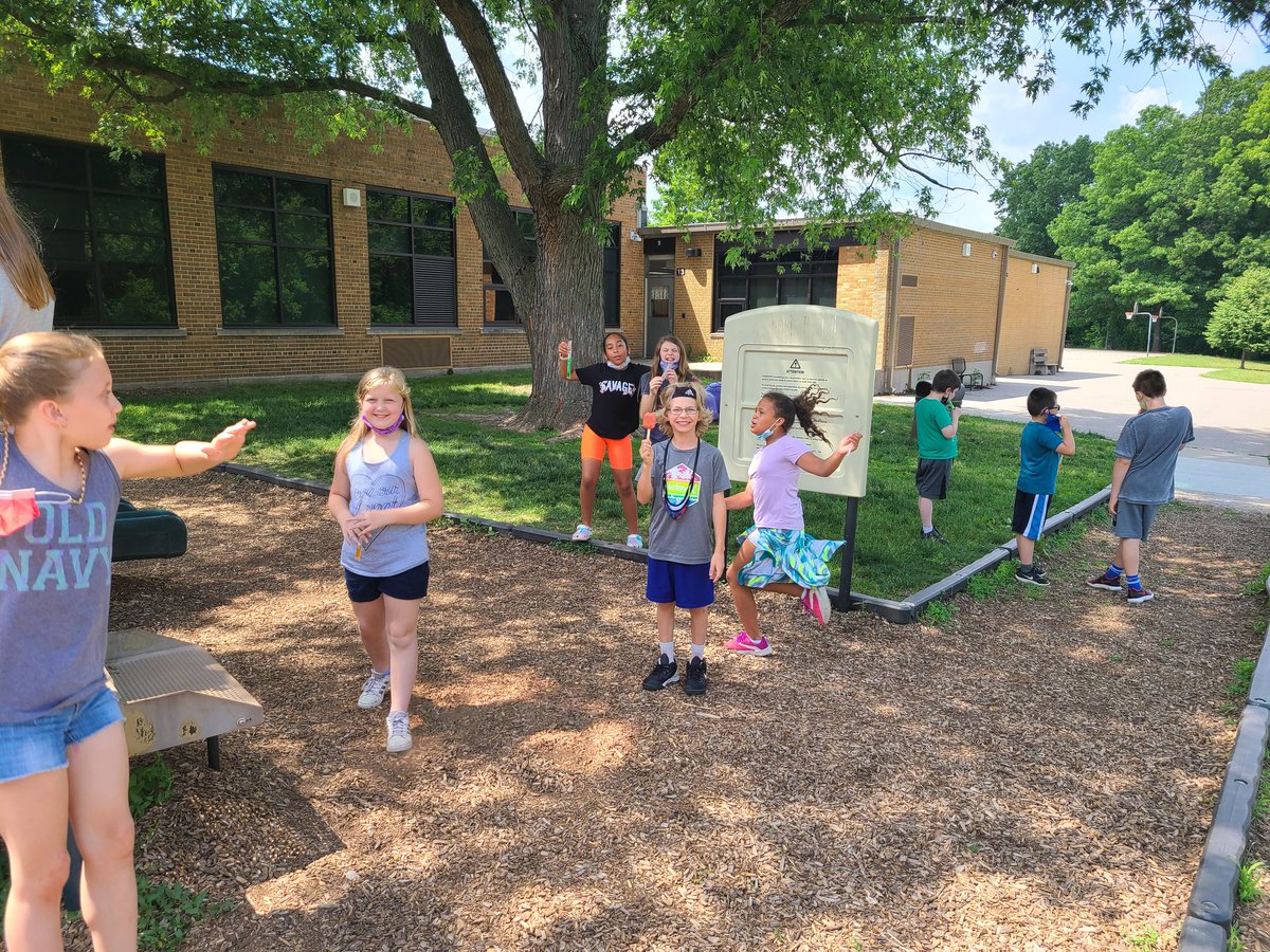 sparks5lori's tweet photo. Popsicles on the playground :) #CommerceElem https://t.co/0MkITk5W4K