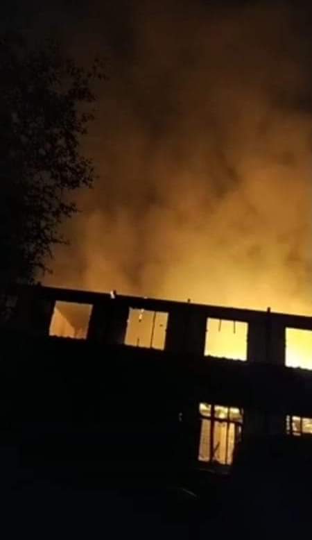kiddie_meow's tweet photo. It was written on the Tatmadaw Supporters page to inspect mosques. Tonight, a fire broke out at the Kamakathi Mosque during the curfew time.
#June10Coup
#ASEANrejectSAC
#ASEANengageNUG
#WhatsHappeningInMyanmar https://t.co/WCGOo8Dtln
