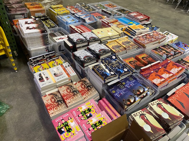 jeller2018's tweet photo. Pick up a book each week at our summer feeding sites and join our Summer Silent Book Club.  Please share and get the word out!  We will have middle and high school books at Dawnville, Dug Gap, Eastside, Westside Middle and the subdivision behind Butcher's Market. #onewhitfield https://t.co/MxoGXdMqoL
