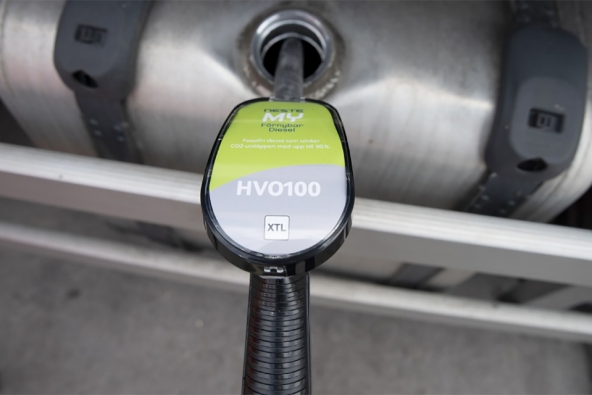auto55be's tweet photo. Wat als je CO2-neutraal of -arm zou kunnen autorijden zonder nieuwe (elektrische) auto te moeten kopen? Wel, dat kan. Alleen is de EU niet geïnteresseerd. #HVO100 #efuels #CO2 #EV #europa Zie https://t.co/pscGo08tTt https://t.co/o1Xyr8F5Ty