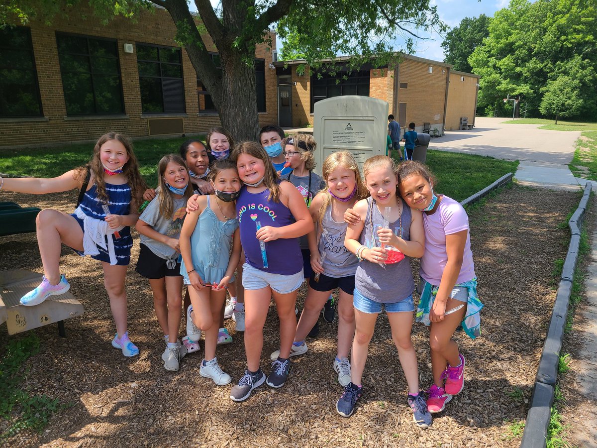 sparks5lori's tweet photo. Popsicles on the playground :) #CommerceElem https://t.co/0MkITk5W4K