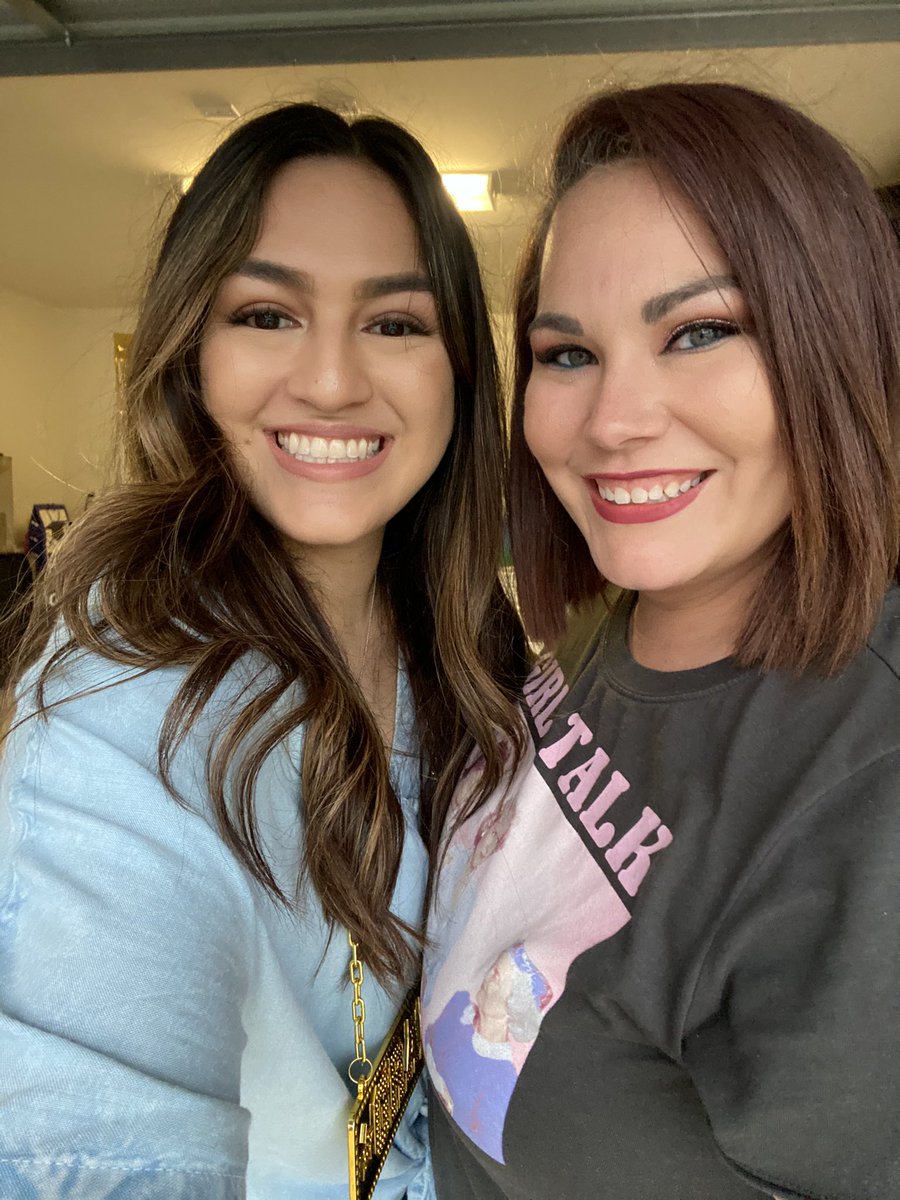mrs_vtweets's tweet photo. Shout out to my girl @maestrasalinas for always believing in me!! Love youuu!! #BeDuryea2021 #BUS #duryeabingoselfie @duryeaschool https://t.co/GhBXSOdboA