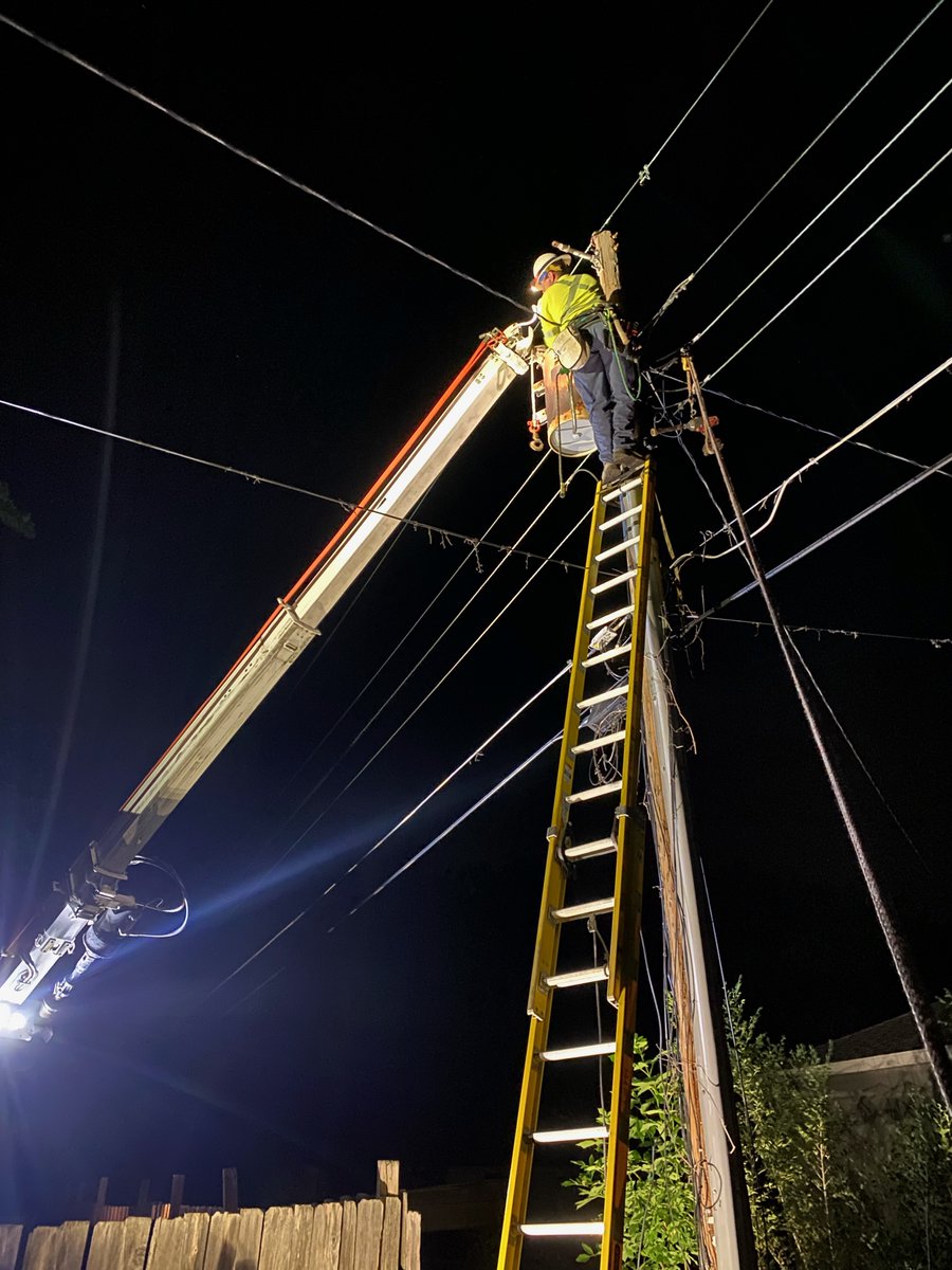 Some of our transformers aren't appreciating the heat! Crews worked late last night to replace this transformer in the Coon Rapids area. ⚡