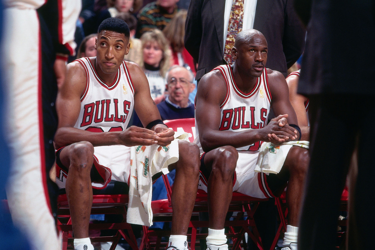 Scottie Pippen's memoir seems to throw some big Michael Jordan shade