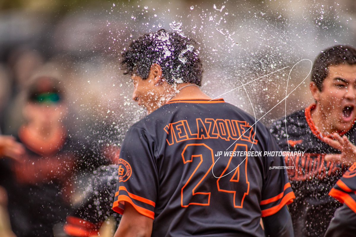 JPWestMedia's tweet photo. @HBHS_basebll vs Santa Margarita Round 1 Playoff Game Photos are now up on https://t.co/ZnFs7KSElu #jpwestphoto #huntingtonbeach #hbhsbaseball #oilers #hboilers #baseball #cifss #playoffs https://t.co/7dpHNBpWLt