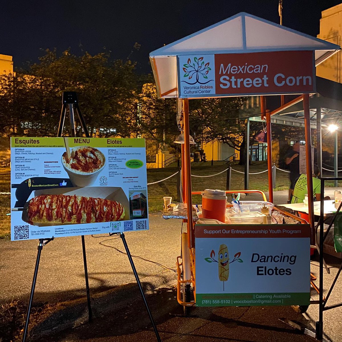 celebrityseries's tweet photo. Find @Veronicarobles Cultural Center's Dancing Elotes/Street Corn Bike at Copley Square Farmers Market every Friday from 11am-5pm!

Stop by for some Mexican-style elote and help support VROCC''s programming and youth entrepreneurship programs 🌽😍 https://t.co/ELHREVj2Em