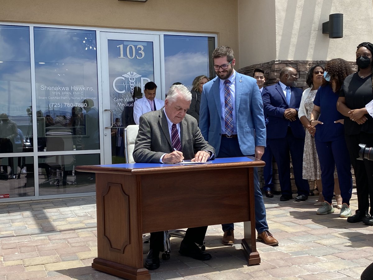BattleBornProg's tweet photo. The last bill for this segment, #SB424, is signed by @GovSisolak to create the Public Health Resource Office! #NVleg https://t.co/JmfvbZijgH