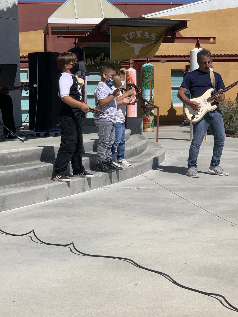 Rio del Norte Eagles (@norteeagles) on Twitter photo <a href="/NorteEagles/">Rio del Norte Eagles</a> rocking out with Dr. Puglisi during #theriverband concert this morning #rioschools #music #arts #community <a href="/NorteEagles/">Rio del Norte Eagles</a> rocking out with Dr. Puglisi during #theriverband concert this morning #rioschools #music #arts #community