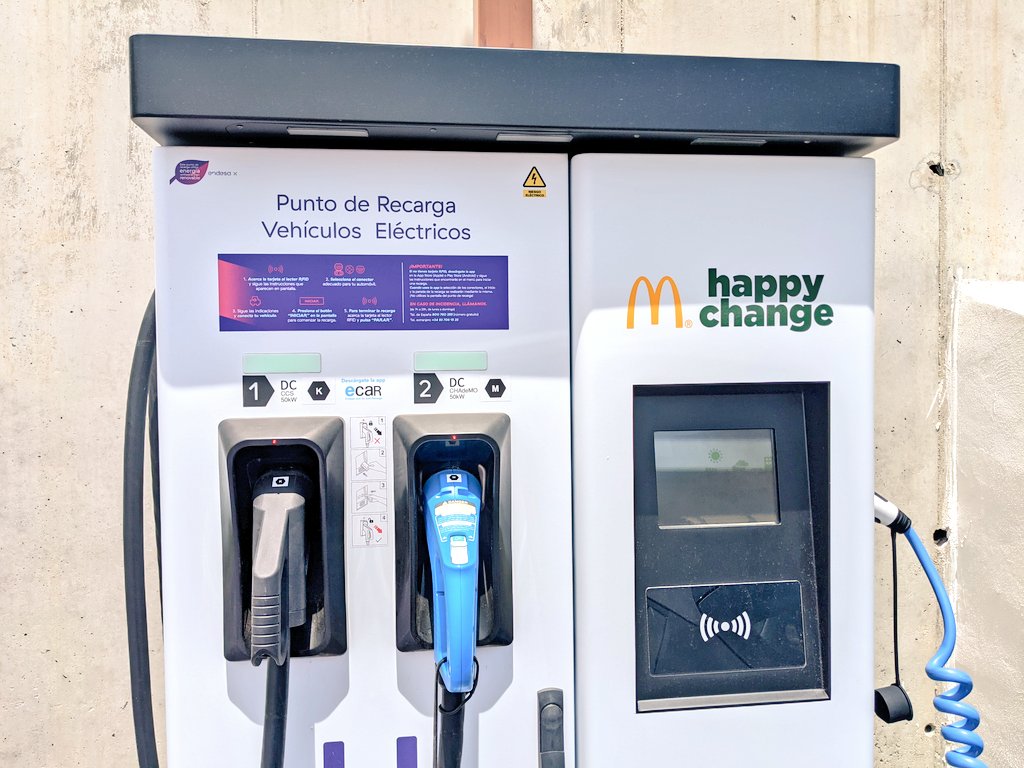 keep_going_hard's tweet photo. Parece que va a estar bien la alianza #HappyChange entre @McDonalds y @Endesa en España... Tendremos cargadores en muchísimos de sus restaurantes. @electromaps #EV Mi #PriusPlugIn feliz. @Toyota_Esp @ToyotaLabasa https://t.co/atfISS6Ojr