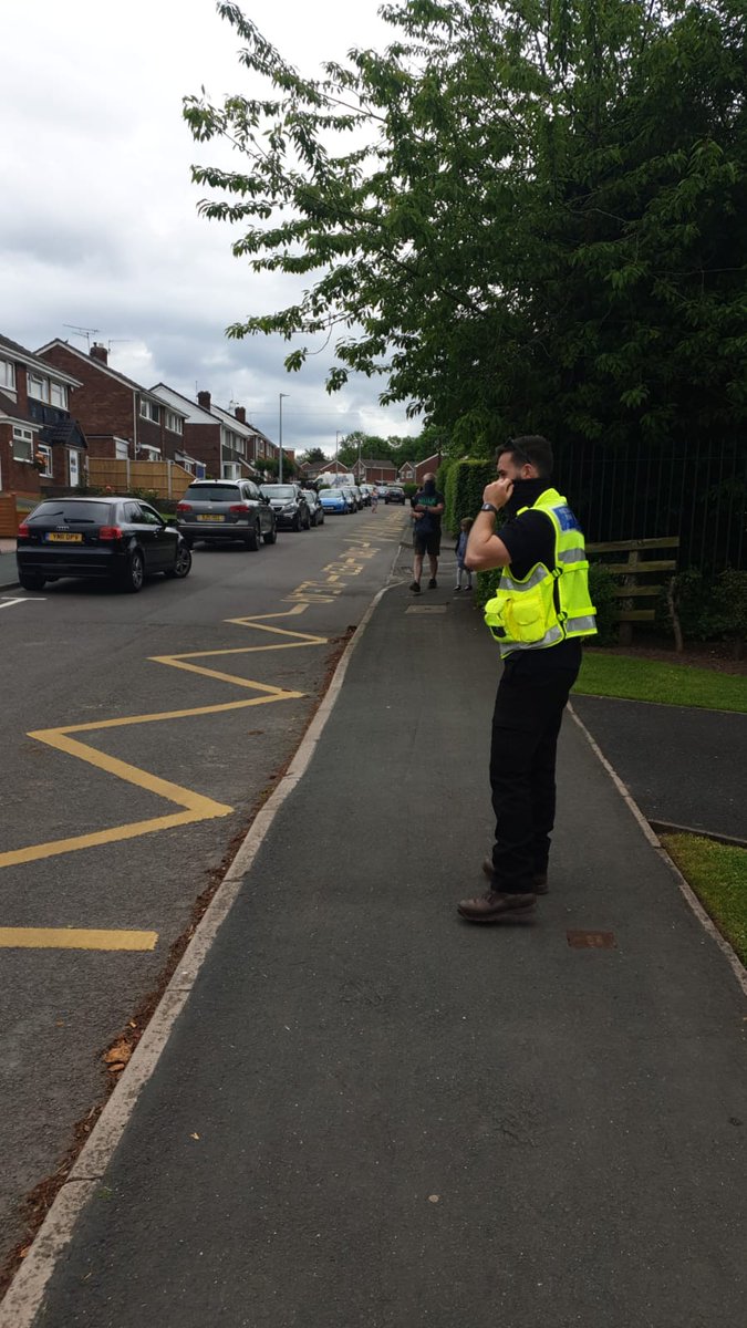 TelfordWrekin's tweet photo. Wrockwardine Wood and Trench Community Action Team (CAT) have the NEOs carrying out further school patrols outside Teagues Bridge school. Please don't park on the zig zags and be mindful not to block local residents trying to leave their homes. #telfcat #telfneo #telfenforce https://t.co/PMnpuef278