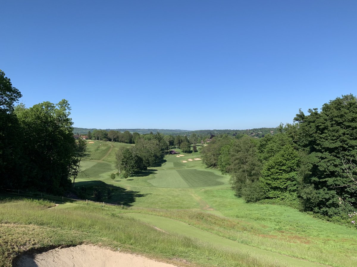 Origin_LH's tweet image. ⁦⁦@TandridgeGolf⁩ looking sharp as a pin. Well done to ⁦@ScottWeale1987⁩ and all the Greenkeeping team, it was a pleasure play this evening! ⁦@BarenbrugUK⁩ ⁦@BarenbrugGroup⁩