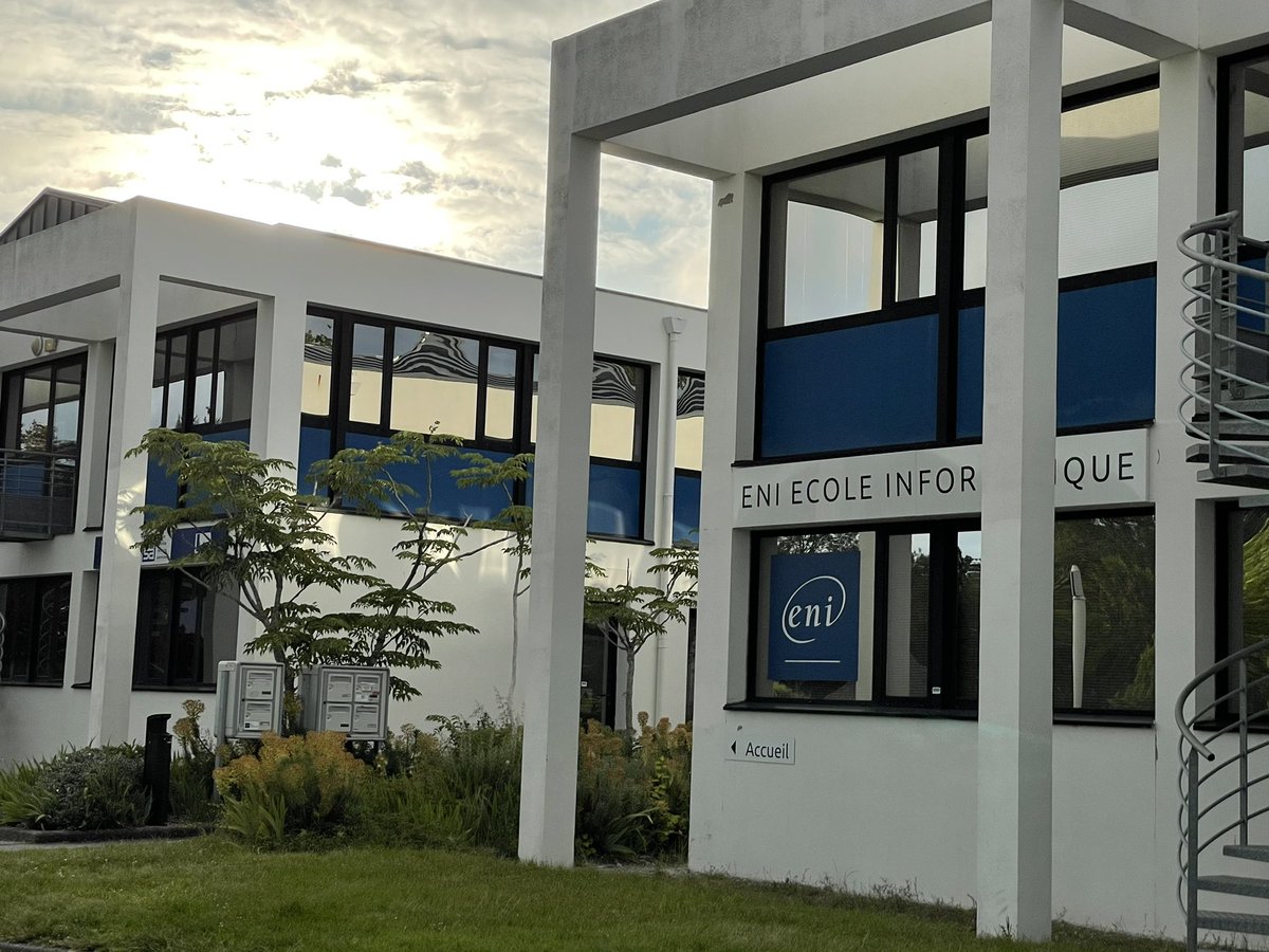 karenquintin's tweet photo. [#CYBERSECURITE] 
✨ Soirée studieuse sur le Campus de #Quimper de @ENIEcoleInforma ! 
... grâce aux #ESD du Campus de #Niort qui organisent ce soir de 18h à minuit un CTF 100% en ligne ! ✨

#cyber #securiteinformatique #ecole  #securite #digital #developpeur #BZHack https://t.co/IJiKjCFF3U