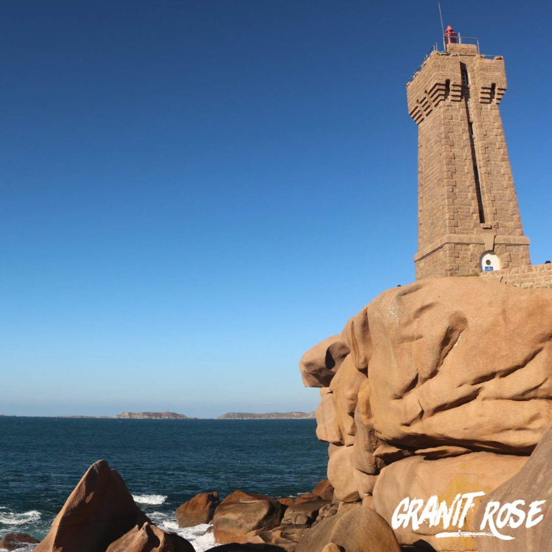 GranitRoseFr's tweet photo. ☀️ Le phare de Men Ruz sous le #soleil ! Qui a dit qu’il pleuvait tout le temps en #Bretagne ? Dites-nous en commentaire vos lieux préférés sur notre belle #CoteDeGranitRose !  #Bzh #GranitRose 

📍 Ploumanac’h https://t.co/rl1NyNV9hP